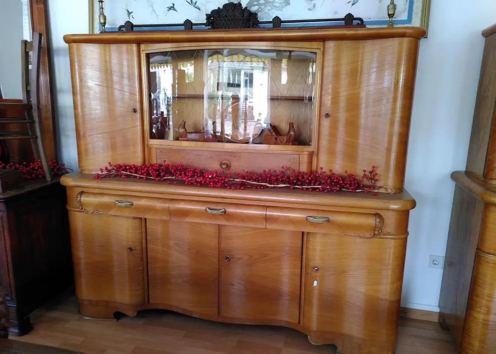 Antikes großes Küchenbuffett