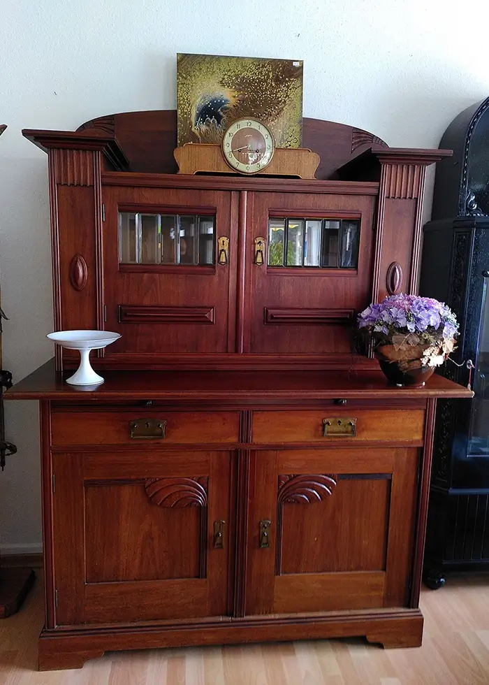 Antikes großes Küchenbuffett