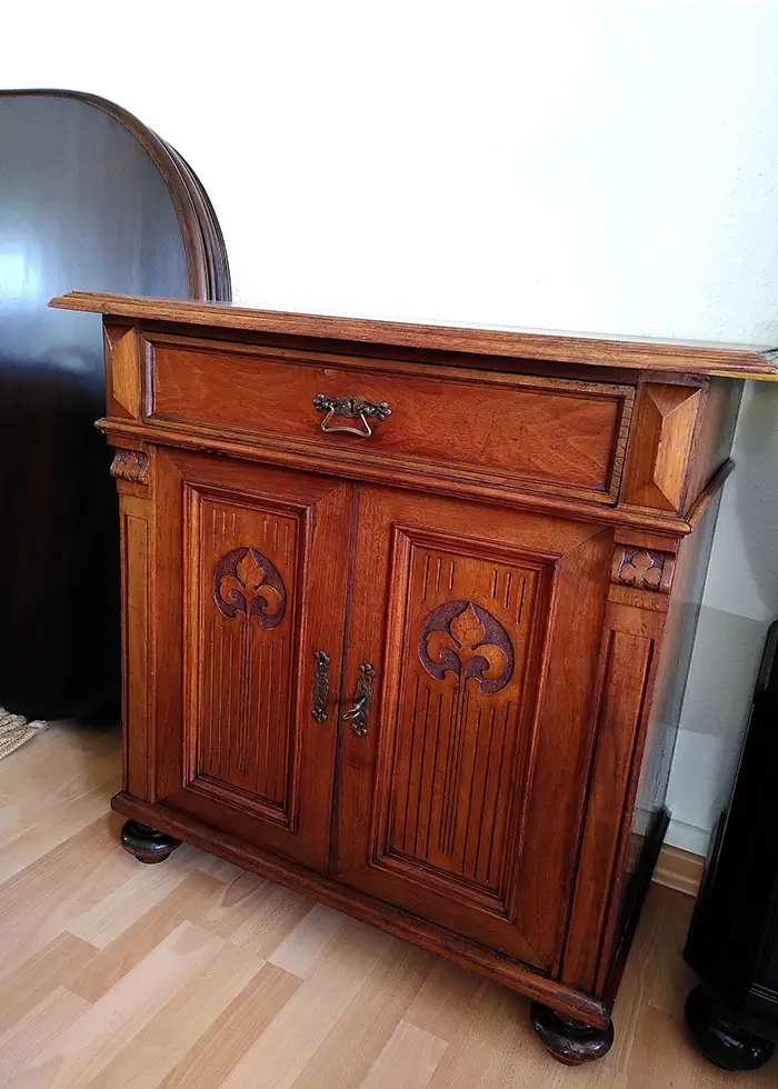 Antike große Vitrine