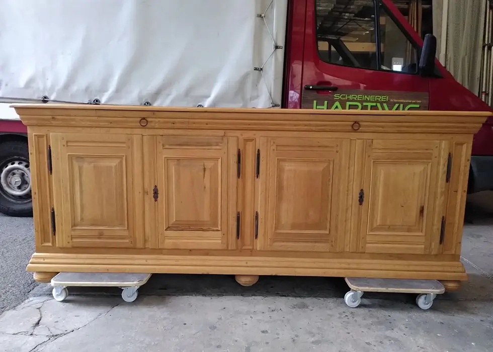 Antike große Vitrine