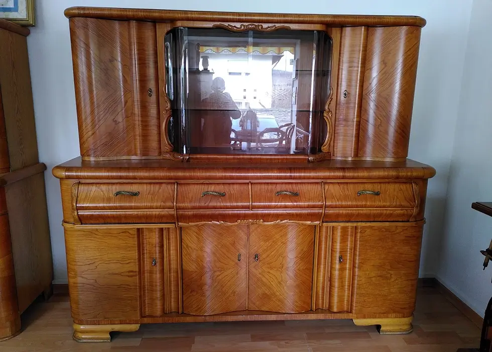 Antikes großes Küchenbuffett